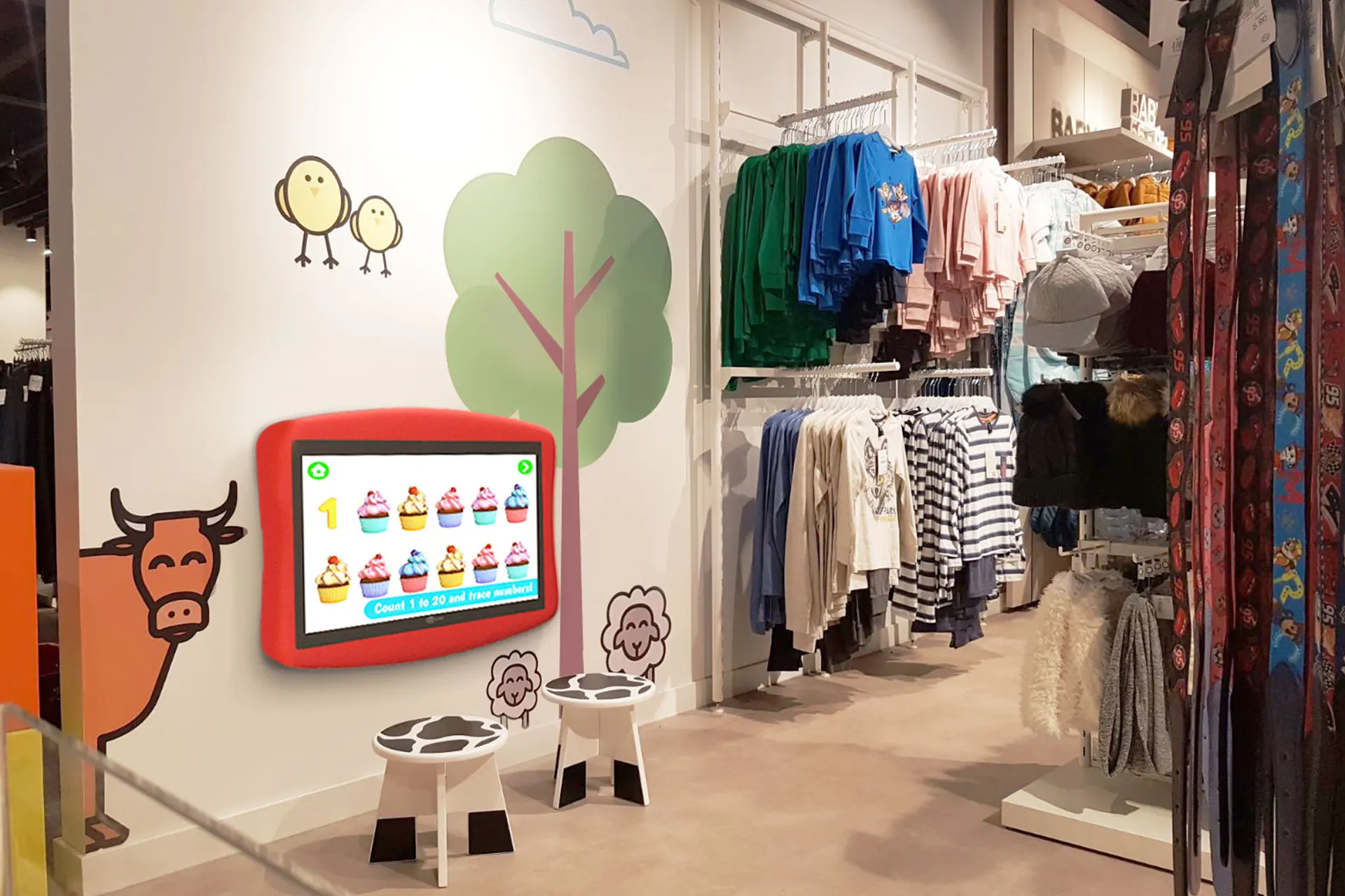 sti-sector-retail-tienda-ropa-kids-corner-pantalla-infantil.webp